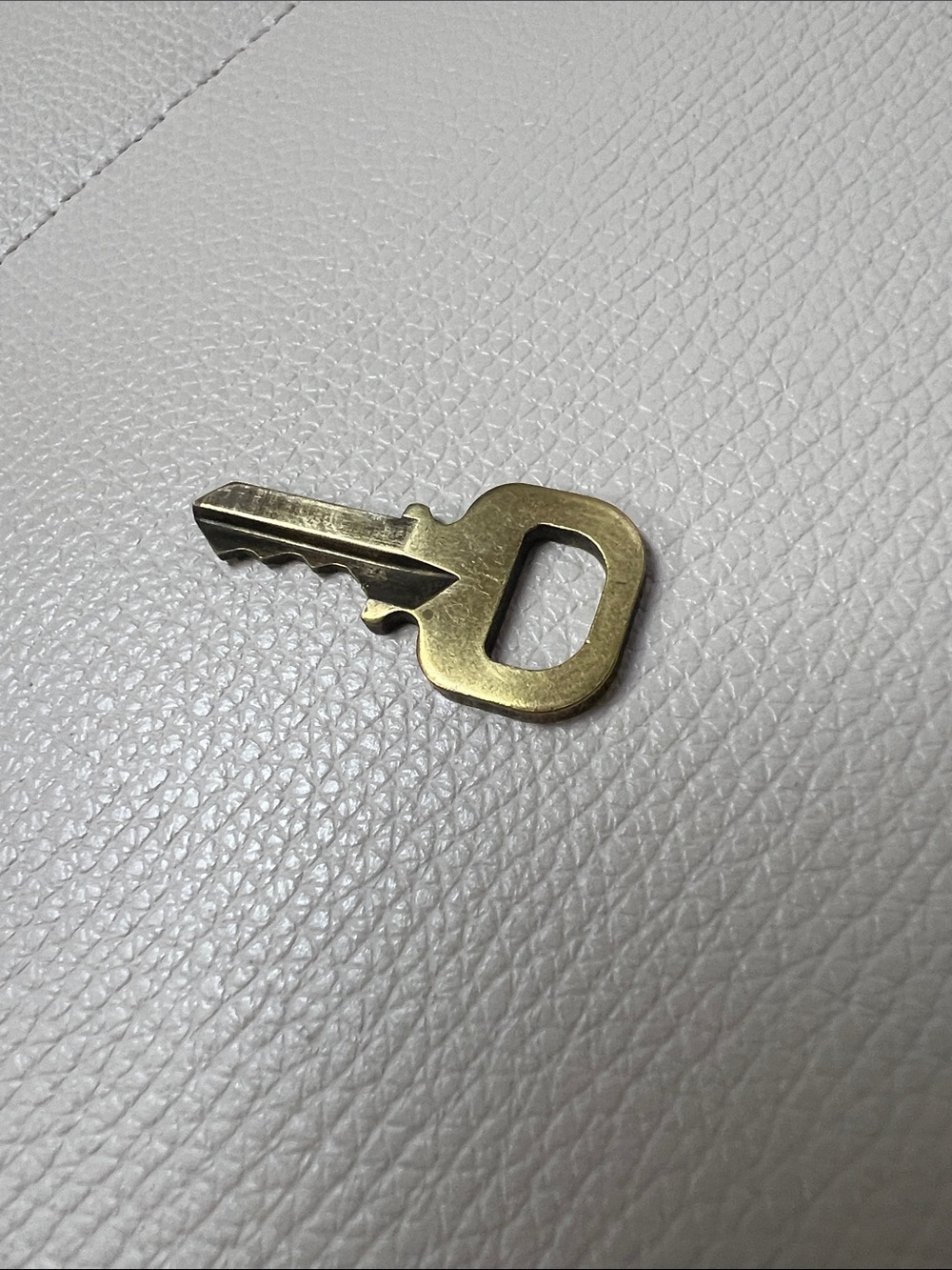 Lois Vuitton Key 320